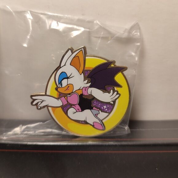 Sonic The Hedgehog Rouge Character Ring Blind Bag Series Enamel Pin Badge - Picture 1 of 3